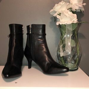 🖤Rockport Booties in Mint Condition🖤